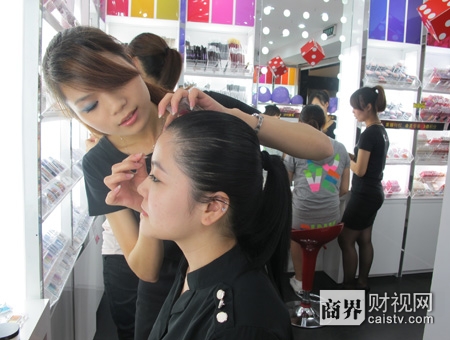 仟佰惠：第一彩妆超市的状态美学